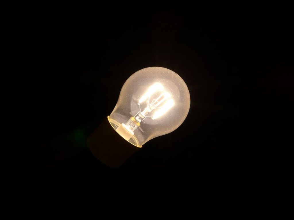 Bec cu lumina aprinsa si cifrele 0 si 1